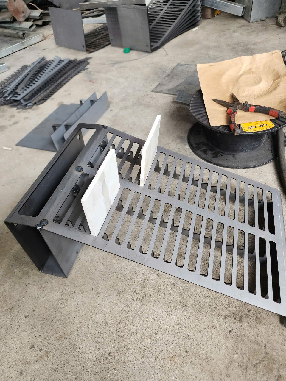 Gia công kệ trưng bày đá