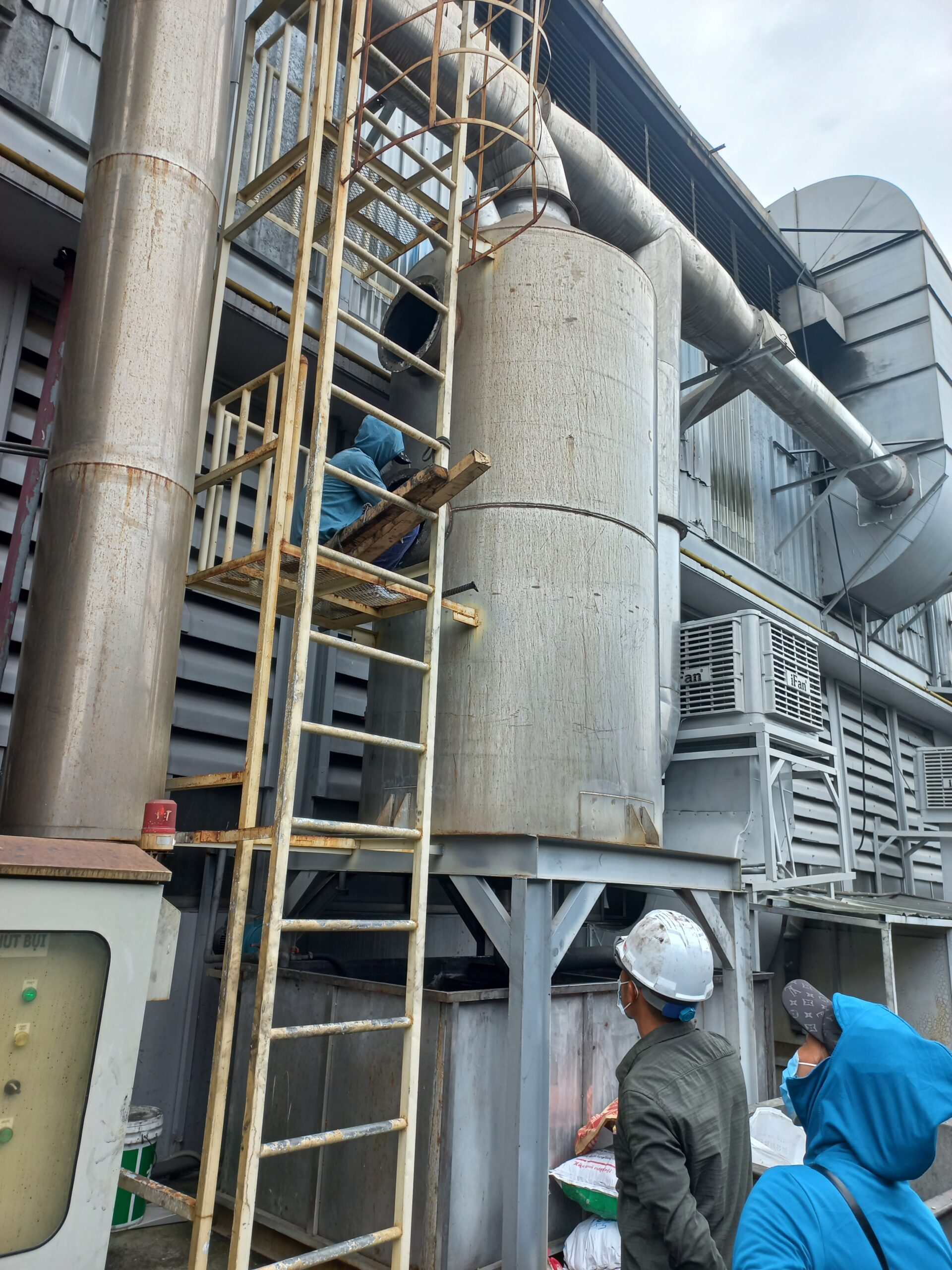 Gia công lắp đặt hệ thống xử lý bụi công nghiệp bằng inox tại nhà máy – Treni Metal