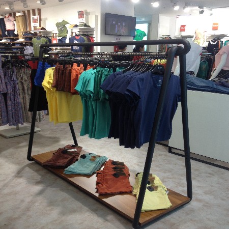 kệ treo quần áo khung sắt trưng bày shop thời trang