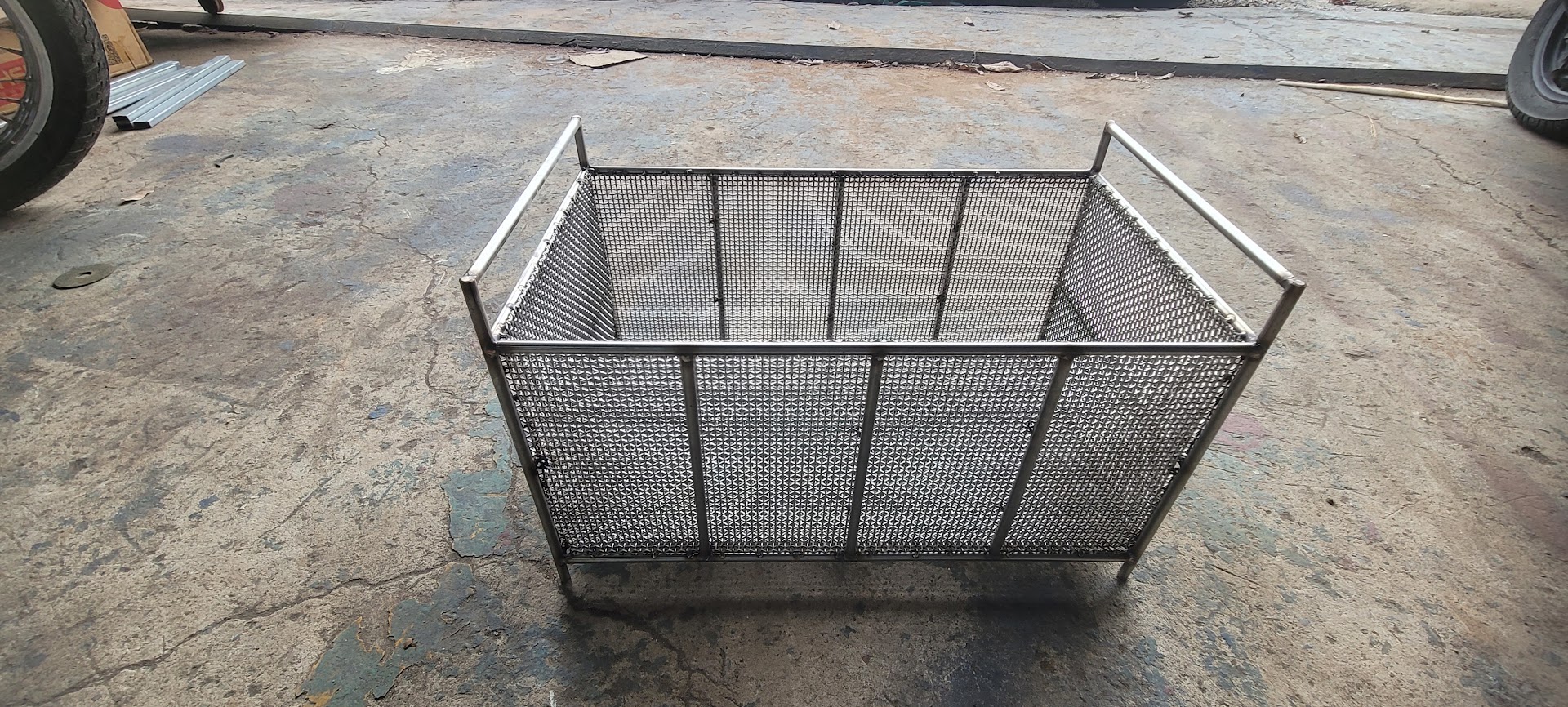 Khay Lưới Inox 304 Gia Công Theo Yêu Cầu | TRENIMETAL