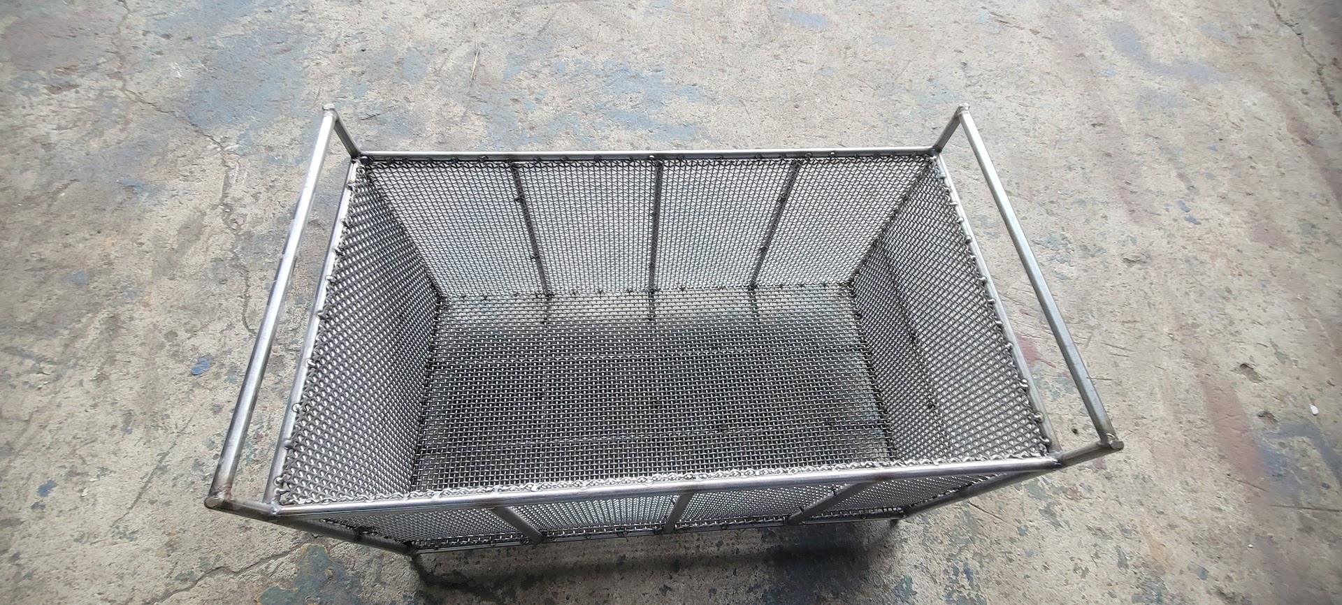Khay Lưới Inox 304 Gia Công Theo Yêu Cầu | TRENIMETAL Khay Lưới Inox 304 Gia Công Theo Yêu Cầu | TRENIMETAL