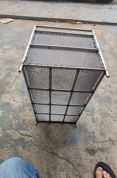khay lưới inox 304 khung đặc phi 8